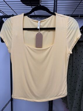 BE COOL Pale Yellow Square Neck Short Sleeve Tee